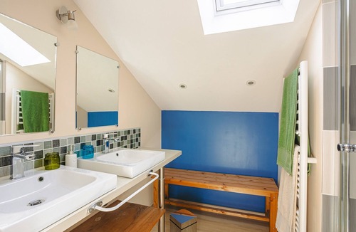 Virson Bed & Breakfast | Guest Room “Ré” – Bright, Relaxing Space for Two