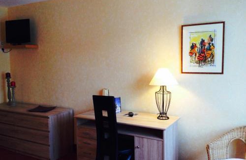 Saint-Jacques-des-Blats Hotel | Hôtel des Chazes
