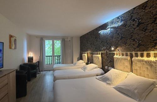 Saint-Jacques-des-Blats Hotel | Hôtel des Chazes