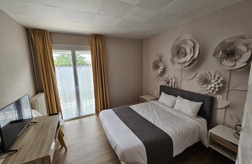 Roumazieres-Loubert Hotel | Hôtel du Commerce