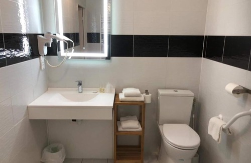 Bouzies Hotel | Hôtel Les Falaises