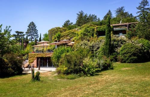 Greoux-les-Bains Apartment | Hôtel & Résidence Lou Paradou Gréoux Les Bains