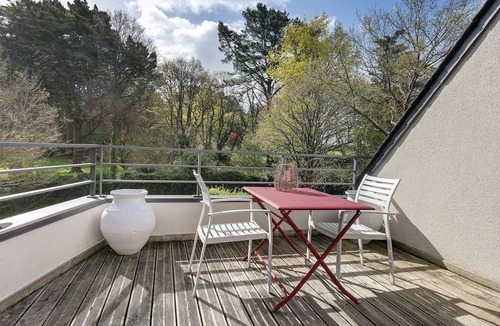 Saint-Molf Apartment | Hakuna Matata: Peaceful Retreat with Large Terrace Overlooking the Forest