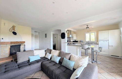 Hasparren Apartment | Hasparren, family apartment 114m², garden and view, sleeps 6.