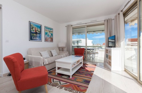 Pointe Croisette Apartment | High-Standard 2-Bedroom Apartment with Sea View and Large Terrace