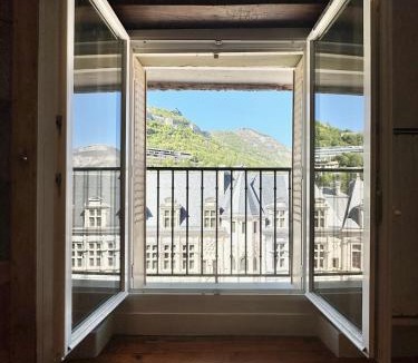 Secteur 2 Apartment | Historic Centre Studio, St-André & Bastille view!