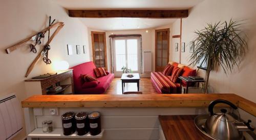 Secteur 2 Apartment | Historic Centre Studio, St-André & Bastille view!