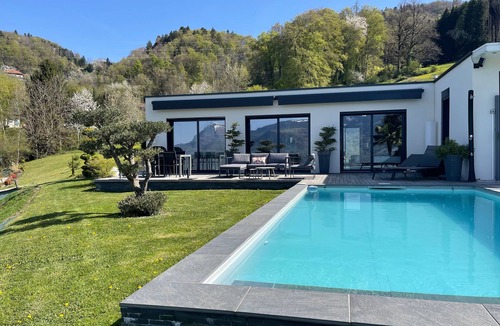 Chatillon-sur-Cluses House | Holiday Home "Les Terrasses Du Bois Charrière" with Mountain View, Private Terrace and Wi-Fi