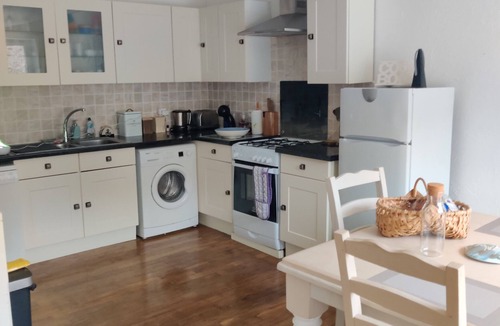 Langoelan House | Holiday Home 'Jasmine' with Private Terrace, Private Garden and Wi-Fi