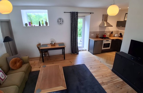 Langoelan House | Holiday Home 'Jasmine' with Private Terrace, Private Garden and Wi-Fi