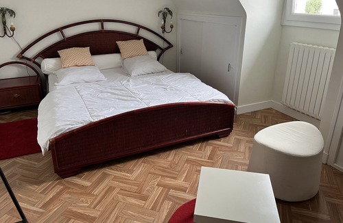 Queven House | Holiday Home 'La Bichonne' with Private Terrace and Wi-Fi