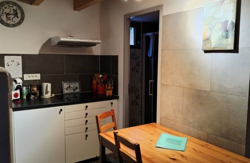 Sainte-Jalle House | Holiday Home 'Le Cigalou - Drôme Provençale' with Mountain View, Pool and Wi-Fi