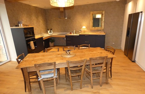 Agos-Vidalos House | Holiday Home “L’Escale Pibeste” with Mountain View, Wi-Fi and Air Conditioning