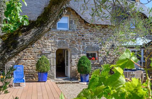 Plougoumelen House | Holiday Home Maison Cromlech by Interhome