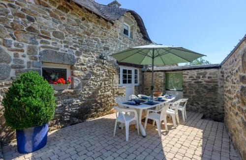 Plougoumelen House | Holiday Home Maison Cromlech by Interhome