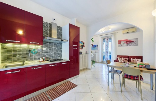Regio Parco House | Holiday Home 'Sofìa' with Private Terrace, Balcony and Air Conditioning