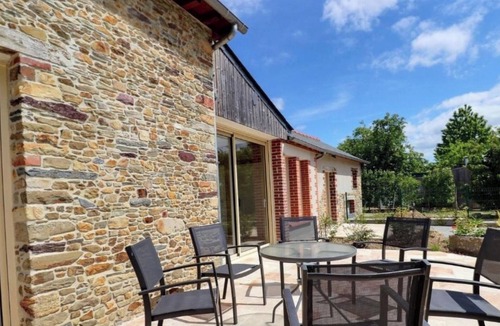 Amanlis House | Holiday Home 'Studio' with Private Terrace and Wi-Fi