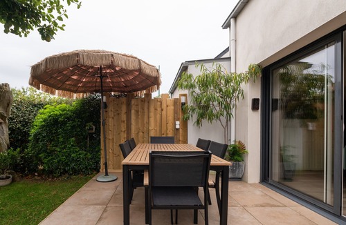 Arradon House | Holiday Home 'Upton 2 - Arradon Golfe Du Morbihan' with Private Terrace, Garden & Wi-Fi
