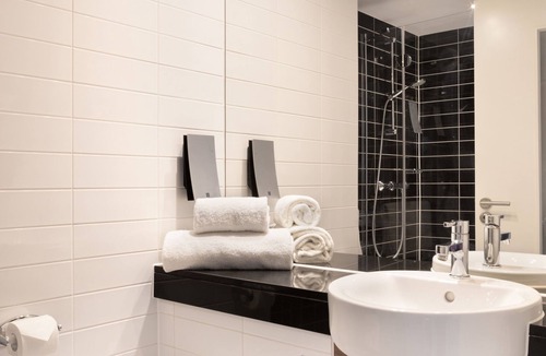 Vitrolles Hotel | Holiday Inn Express Marseille Airport by IHG