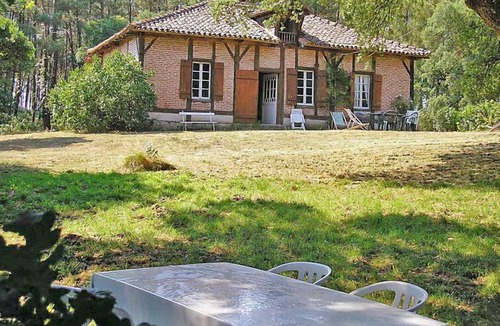 Leon House | Hollebarde by Interhome