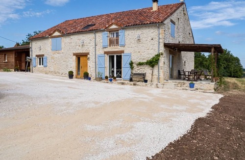 Saint-Vincent-Rive-d'Olt Villa | Homerez - Villa in Saint-Vincent-Rive-d'Olt