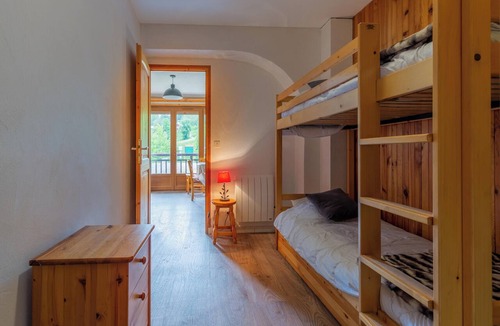 Saint-Sorlin-d'Arves Apartment | Homerez - Apartment in Saint-Sorlin-d'Arves
