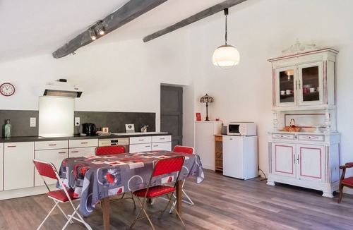 Castera-Lectourois Apartment | Homerez - Apartment in Castéra-Lectourois