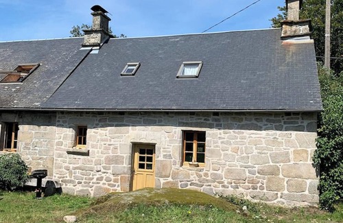 Chaumeil House | Homerez - Charming granite house in Chaumeil with private garden.