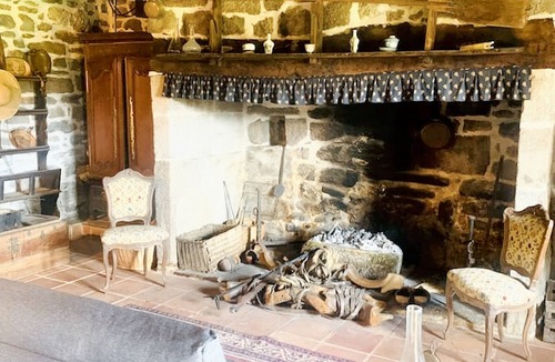 Chaumeil House | Homerez - Charming granite house in Chaumeil with private garden.
