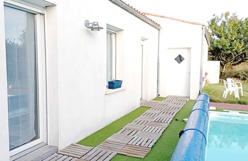 La Jarrie Apartment | Homerez - Comfortable apartment with pool in La Jarrie