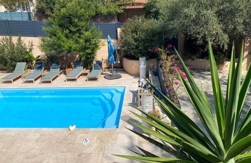 Le Revest-les-Eaux Apartment | Homerez - Flat Revest-les-Eaux, pool