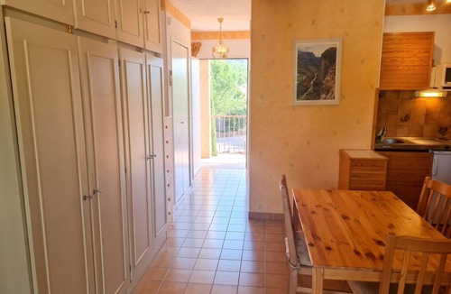 Greoux-les-Bains Apartment | Homerez - Studio in Gréoux-les-Bains