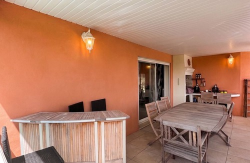 Monclar-de-Quercy Villa | Homerez - Villa in Monclar-de-Quercy