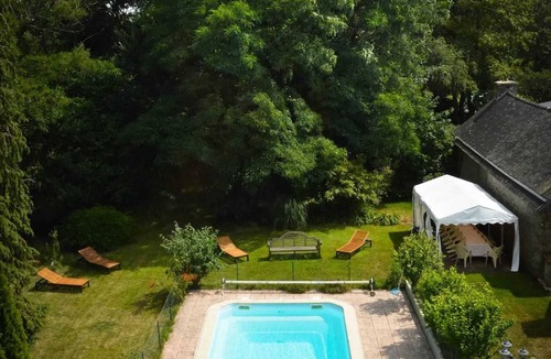 Langoelan Villa | Homerez - Villa in Langoëlan