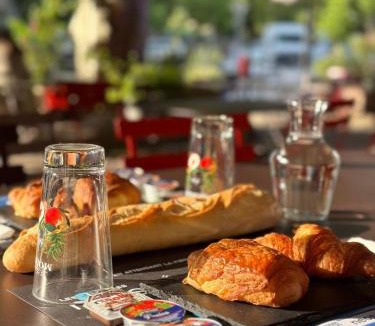 Buis-les-Baronnies Hotel | Hotel - Bar - LES PASSIONS