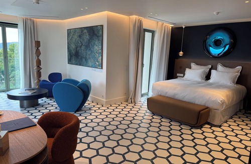 Les Restanques Hotel | HOTEL LE CHATEAU ROSE