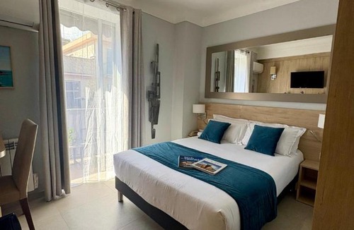 Cap-d'Antibes Hotel | Hotel Miramar- Cap d'Antibes - La Garoupe plage