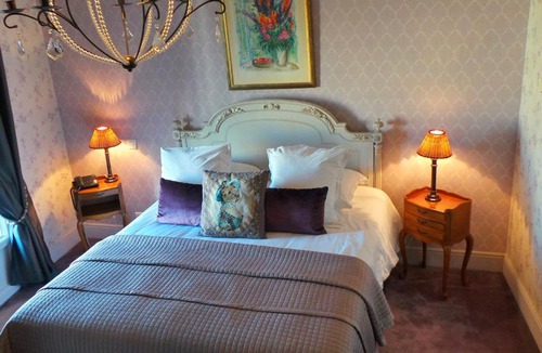 Antibes Old Town Hotel | Hotel Relais Du Postillon