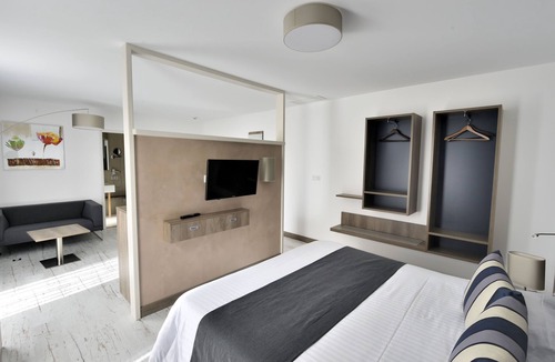 Pierrelatte Hotel | Hotel Restaurant Le Domaine des Oliviers