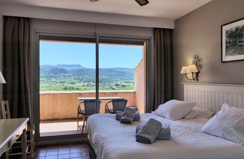 Rasteau Hotel | HOTEL RESTAURENT BELLERIVE