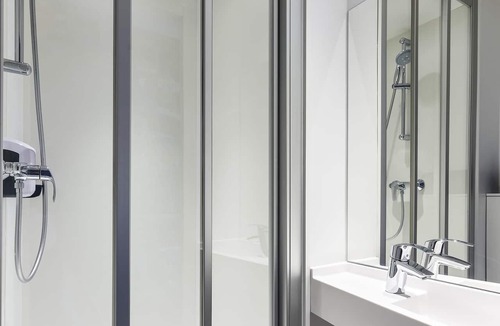 Change Hotel | hotelF1 Laval