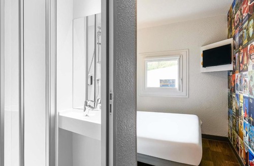 11th Arrondissement Hotel | hotelF1 Marseille EST