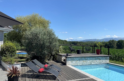 Coarraze House | House facing the mountains, swimming pool, sauna