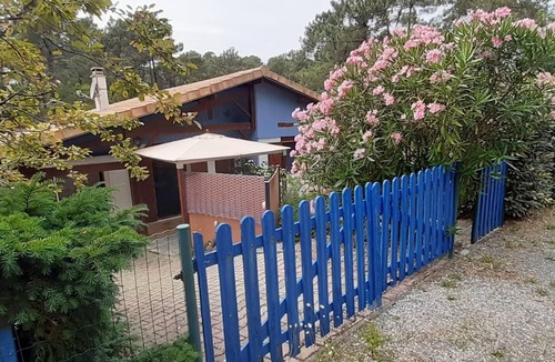 Maubuisson House | House in the pine forest near lake and ocean