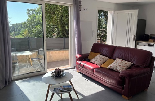 Le Revest-les-Eaux House | House nestled in an authentic village between sea and hills