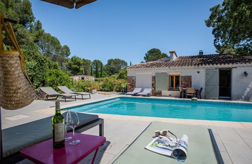La Bouverie House | House with a private pool 15 km from the sea