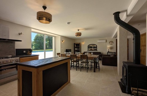 Ronsenac Cottage | House with private pool, pets - 8 guests