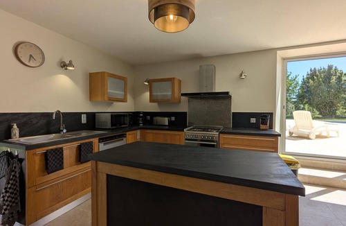 Ronsenac Cottage | House with private pool, pets - 8 guests