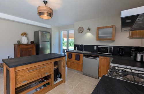 Ronsenac Cottage | House with private pool, pets - 8 guests