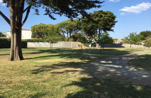La Flotte House | House with sunny courtyard close to port, shops and beach
